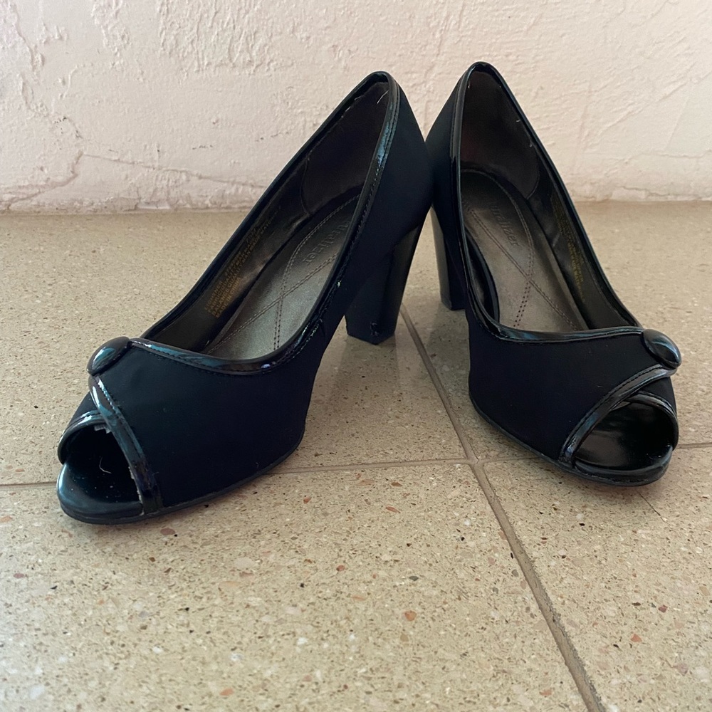 🍀Naturalizer🍀 Black heels